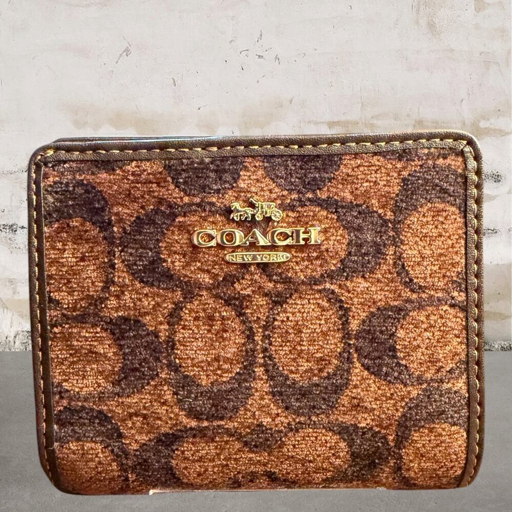 Coach $178 Snap Wallet In Signature Chenille NWT